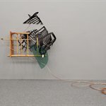 《时间的乱流》雪柏木，铝，铜，玻璃，橡胶，不锈钢，丙烯 300x150x210cm 尺寸可变2017